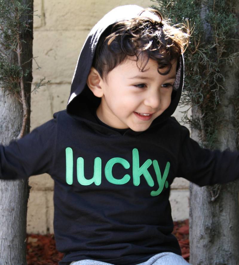 Glück. Langarm Hoodie Schwarz W/Grün, Kleinkind Baby Junge, Mädchen, St. Patrick's Day, Etsy Kindermode, Shirt von MEandREEKIE