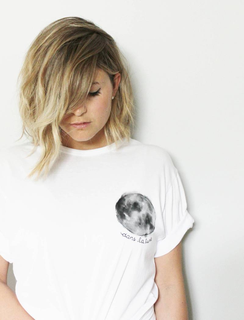 Handbemalter Mond T-Shirt Unisex Celestial Art, Entspannte Passform von MEimage