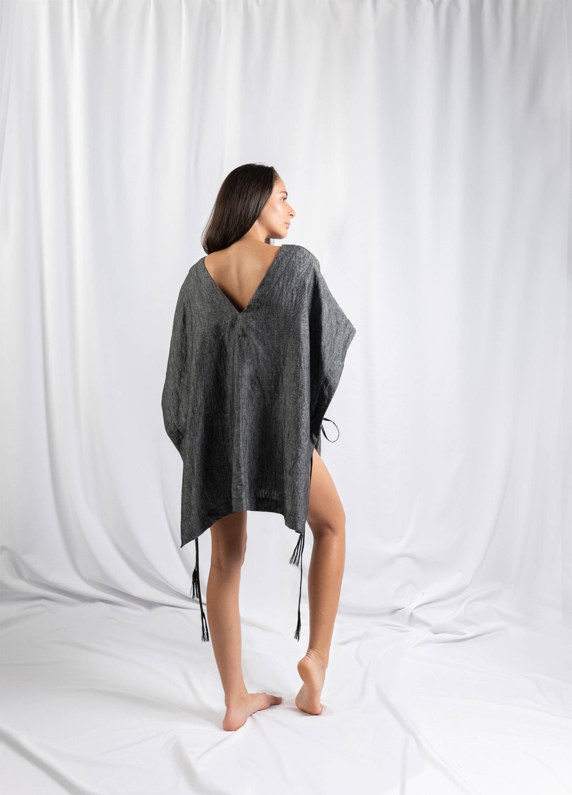 100% Leichtes Leinenkleid Mit Seitlichen Krawatten 100% Leichtes Leinenkleid Mit Seitlichen Krawatten von MFolkessonStyle