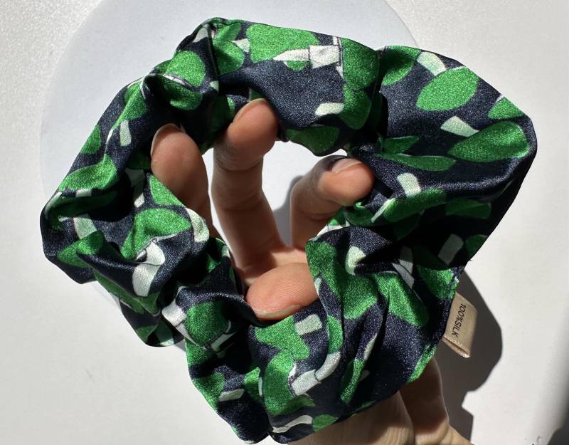 Aus Seiden Scrunchie Für Die Haare | 100% Seidensatin Eleganter Haargummi Luxuriöser Seide Grün von MFstudioDE