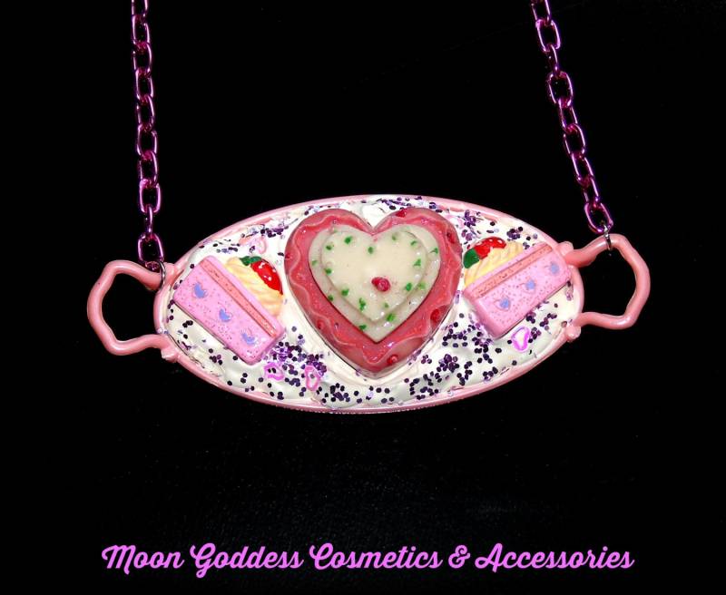 Decoden Barbie Tea Party Halskette Decoden Barbie Tea Party Halskette von MGCosmetics