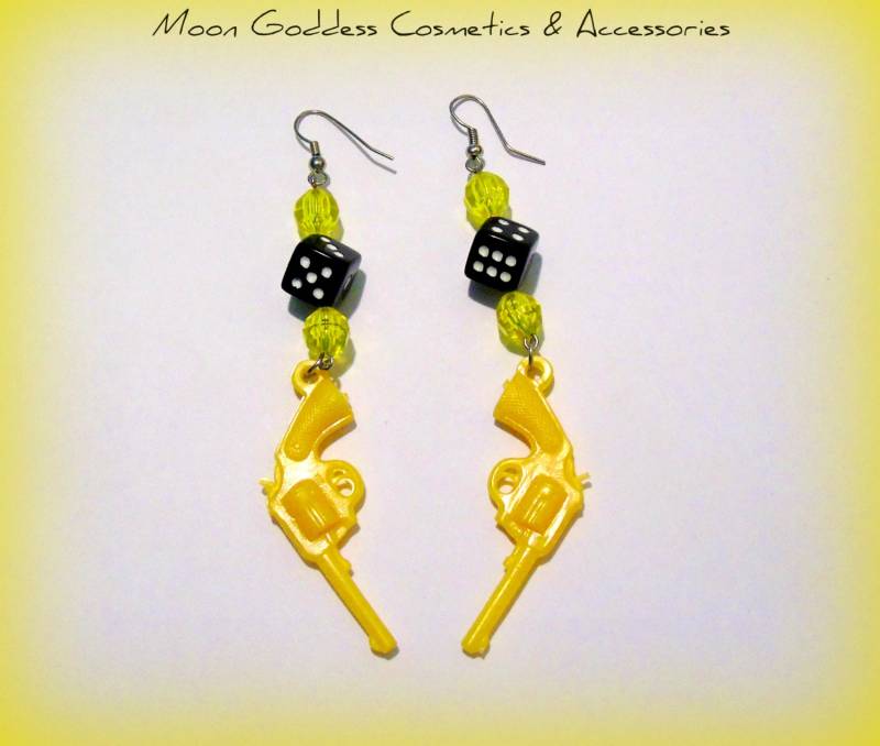 Gelbe Pistolen Ohrringe Gelbe Pistolen Ohrringe von MGCosmetics