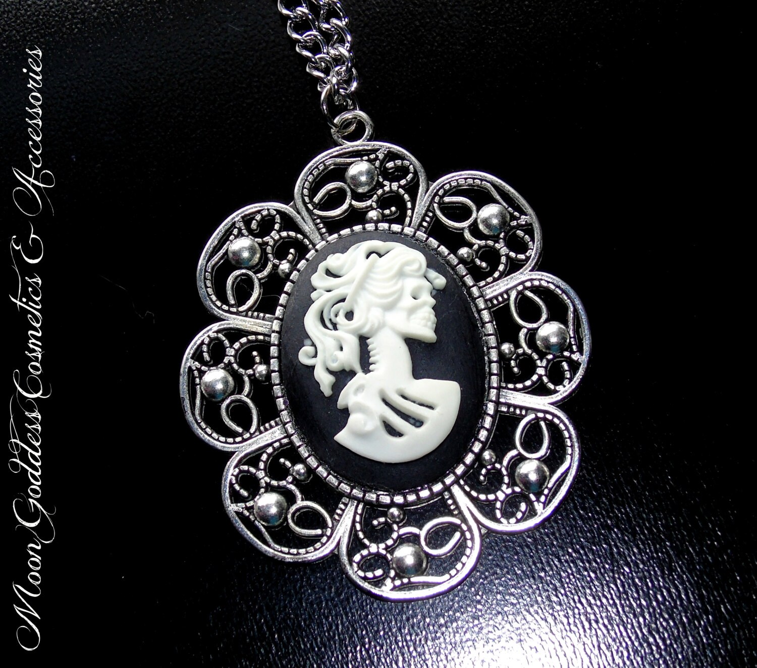 Gothic Style Sugar Skull Kamee Halskette Gothic Style Sugar Skull Kamee Halskette von MGCosmetics