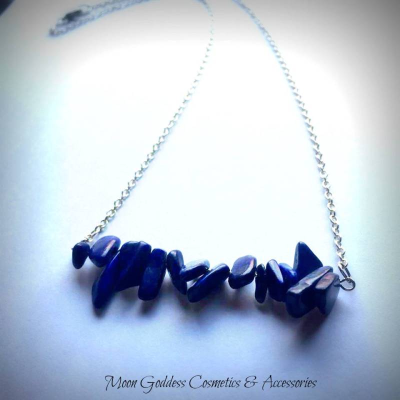 Lapis Lazuli Chipped Stein Bar Halskette Lapis Lazuli Chipped Stein Bar Halskette von MGCosmetics