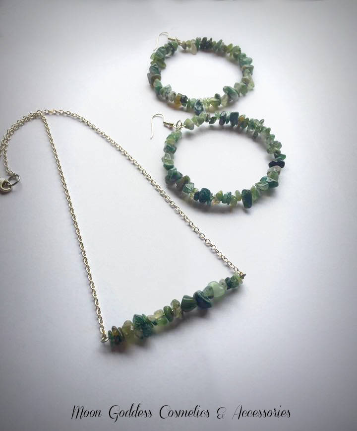 Smaragd Chipped Edelstein Halskette & Ohrring Set von MGCosmetics
