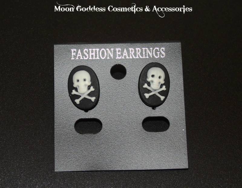 Totenkopf & Knochen Ohrstecker Totenkopf & Knochen Ohrstecker von MGCosmetics