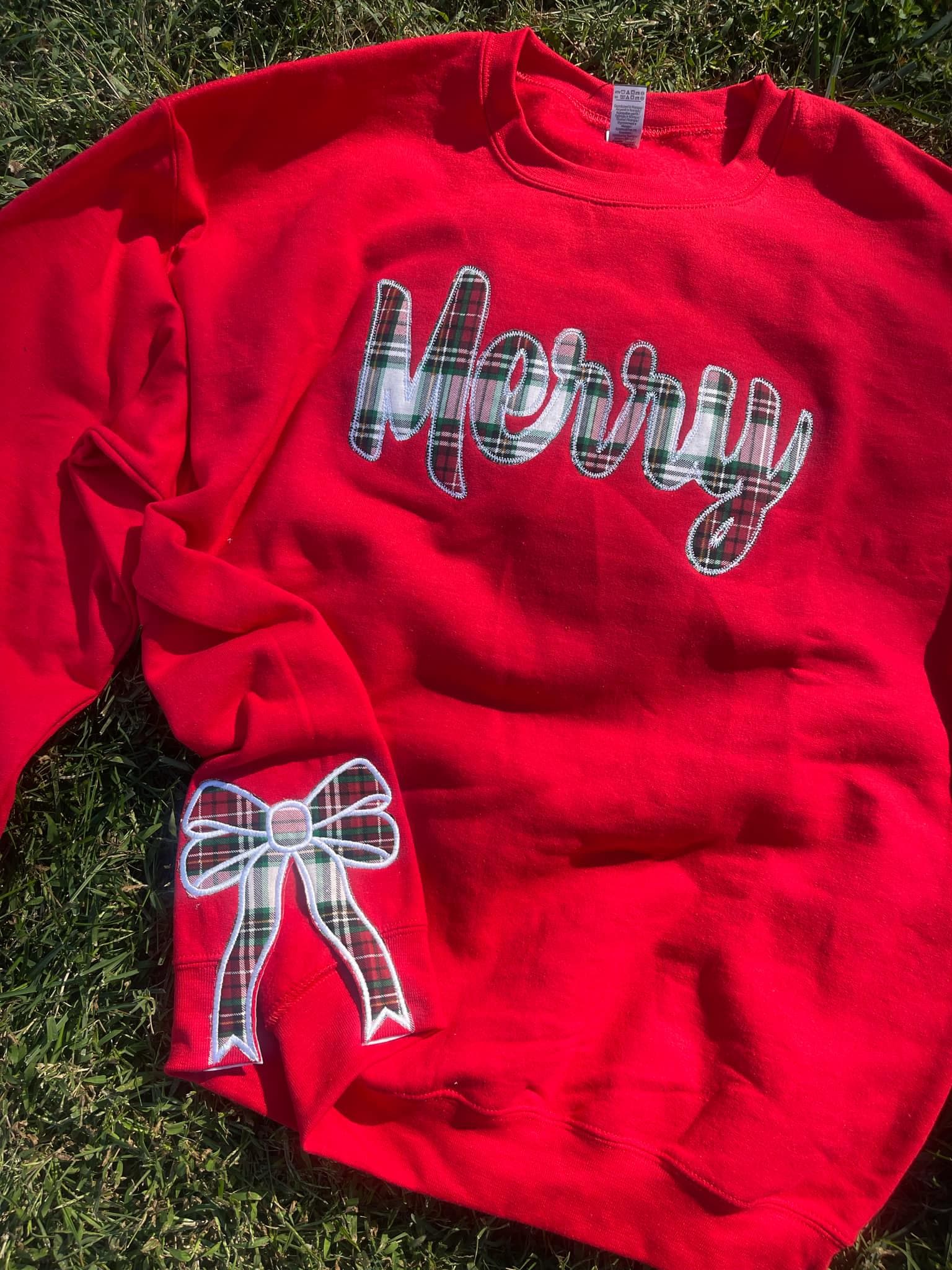 Frohe Weihnachten Applikation Kariertes Sweatshirt Mit Seitlichen Bögen von MGEmbroidery336