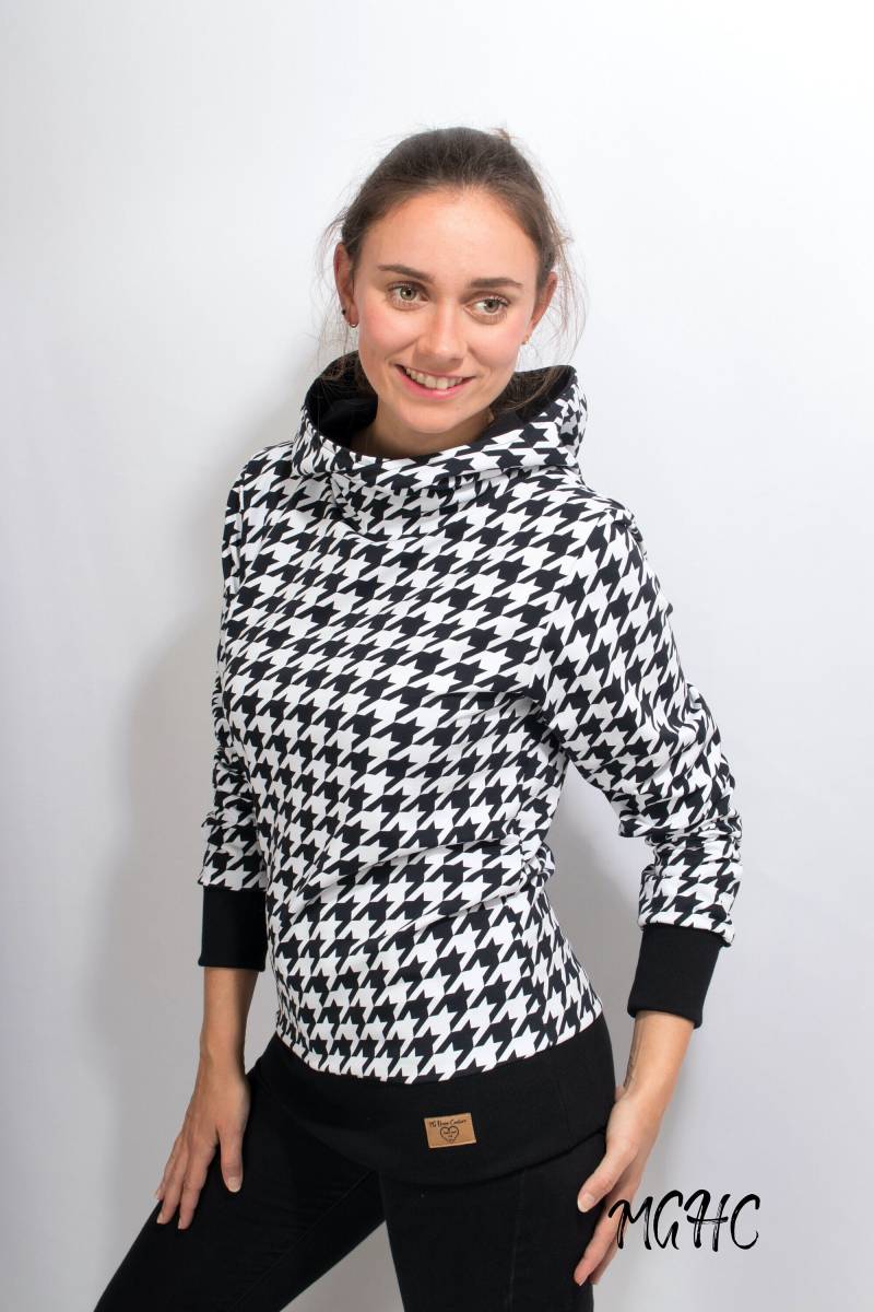 Hoodie Ena Hahnentritt Schwarz Weiss Hoody Damen Sweater Pulli Gemustert Winterpulli von MGHomeCouture