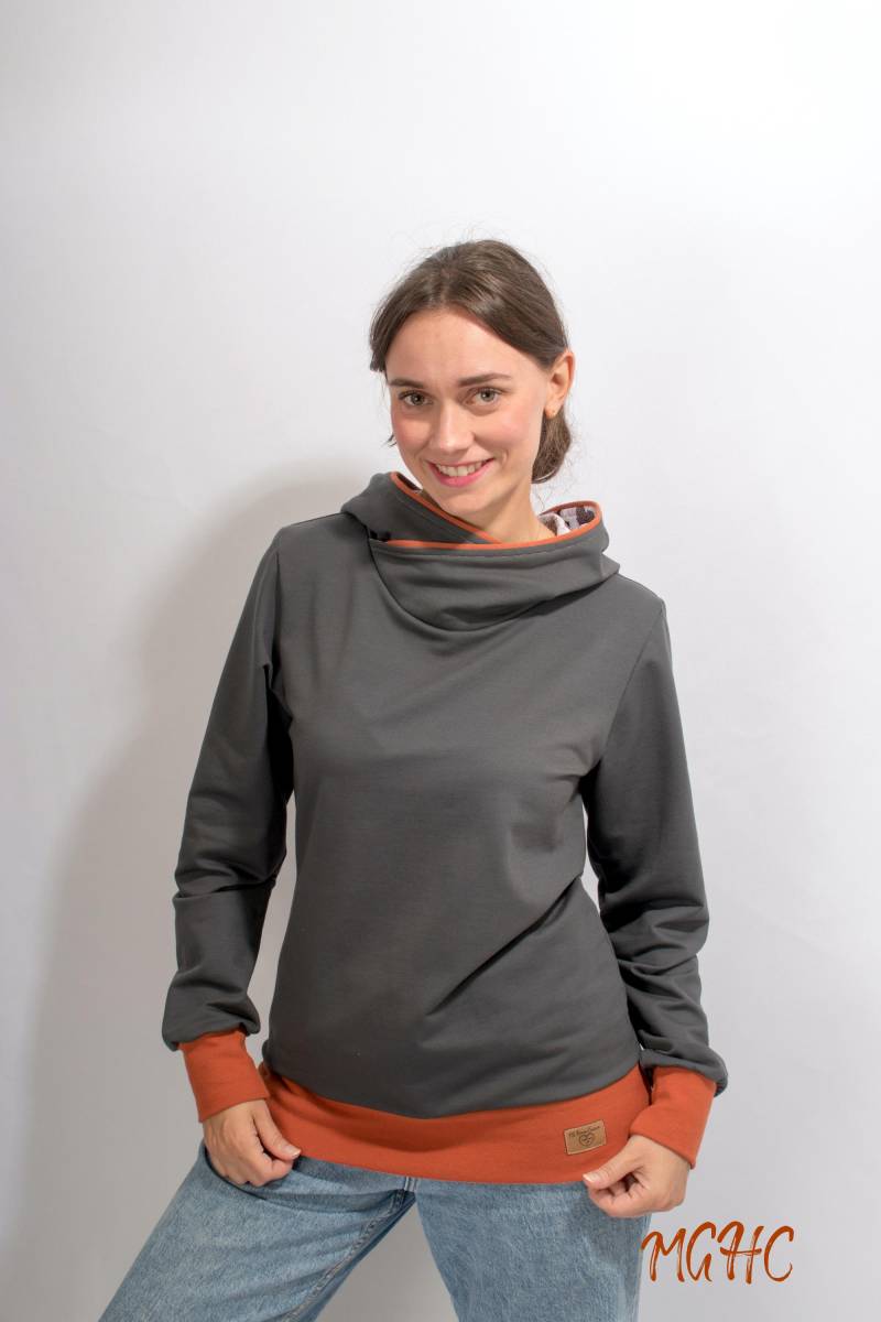 Hoodie Ena Igel Anthrazit Hoody Damen Sweater Gerade Form Leichter French Terry Dunkelgrau Braun Igelmotiv Uni von MGHomeCouture