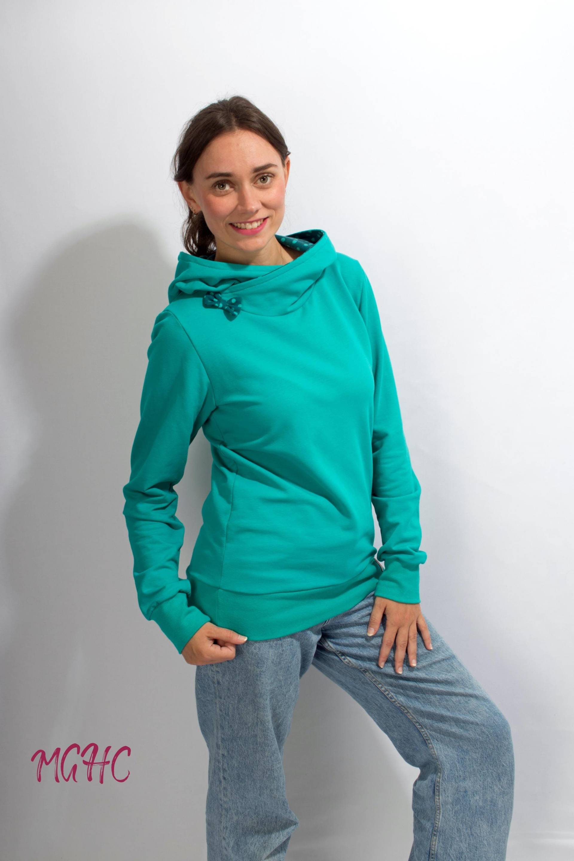 Hoodie "Ena Türkis Tupfen" Hoody Damen Sweater Leicht Taillierte Form Innen Angeraut Kapuze Gefüttert Pulli Punkte Schleife Hoodie "Ena Türkis Tupfen" Hoody Damen Sweater Leicht Taillierte Form Innen Angeraut Kapuze Gefüttert Pulli Punkte Schleife von MGHomeCouture