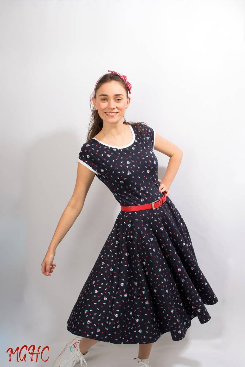 Kleid "Lory Sailing" Sommerkleid Tellerkleid Rockabilly Knielanges Damen Swing Tanzkleid Tellerrock Marine Maritim Segelboote von MGHomeCouture