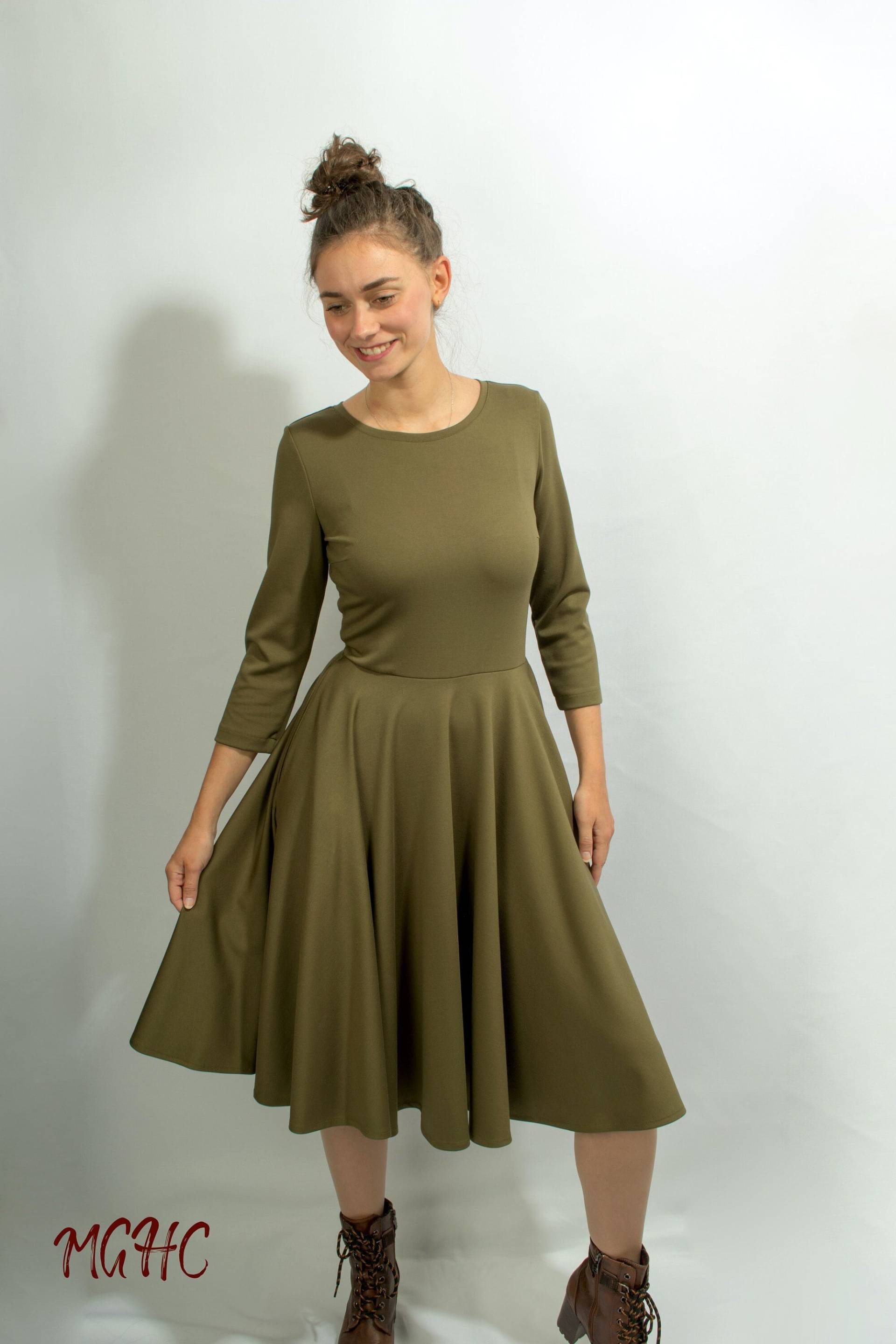 Kleid "Lucy Oliv" Cocktailkleid Rockabilly Knielang Damen Swing Tanzkleid Tellerrock Winterkleid Grün Jerseykleid Romanitjersey von MGHomeCouture