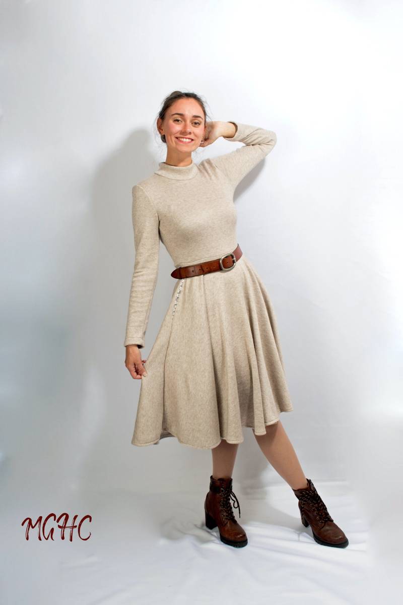 Kleid "Lucy Strick" Beige Cocktailkleid Rockabilly Knielang Damen Swing Tanzkleid Tellerrock Winterkleid Melange Stehkragen Strickkleid von MGHomeCouture