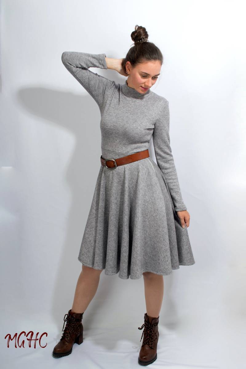 Kleid "Lucy Strick" Grau Cocktailkleid Rockabilly Knielang Damen Swing Tanzkleid Tellerrock Winterkleid Melange Stehkragen Strickkleid von MGHomeCouture