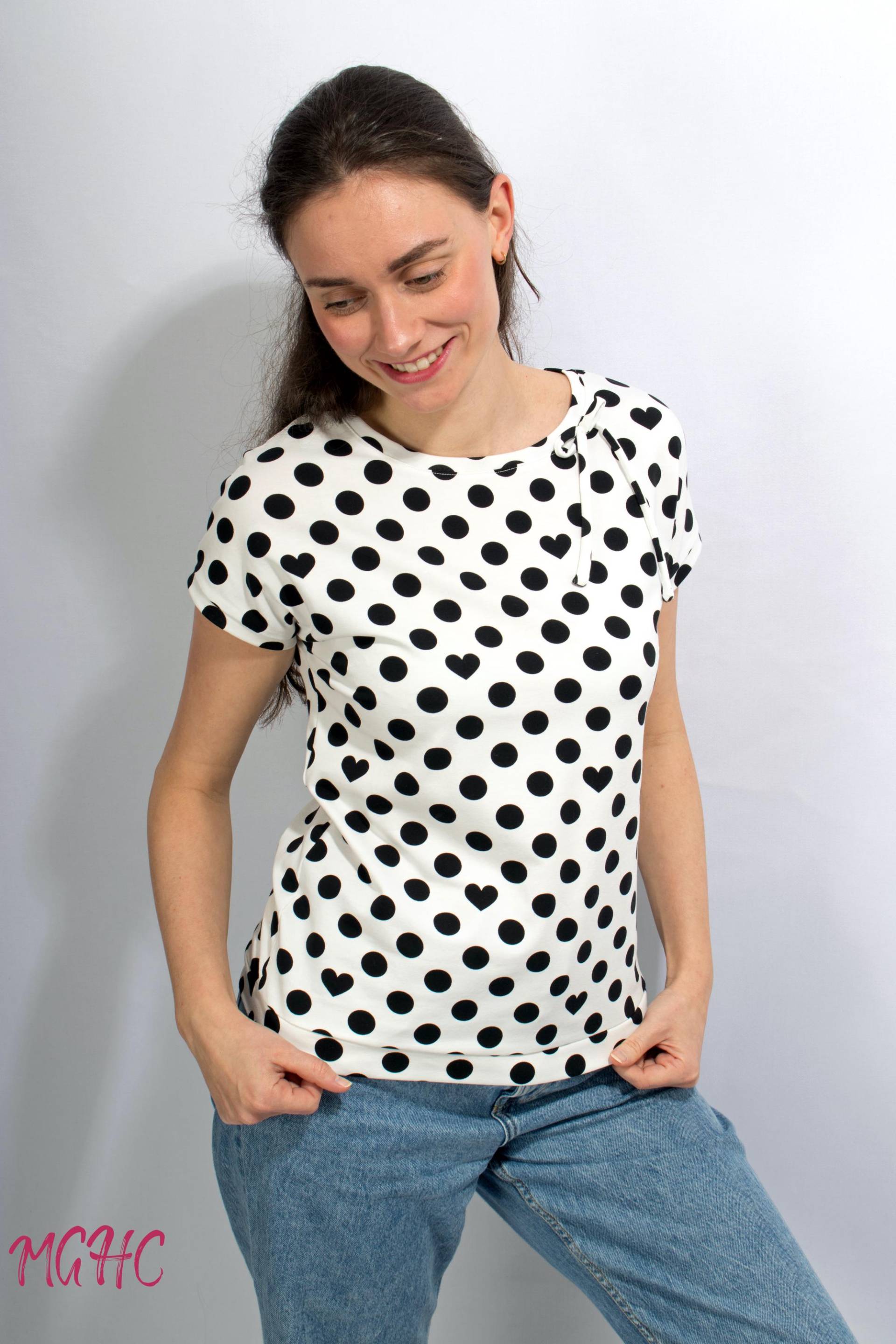 Shirt "Phia Punkte Weiß Schwarz" Kurzarmshirt Sommershirt Damen Bedruckt Baumwollshirt Kastenshirt Weites Herzchen von MGHomeCouture