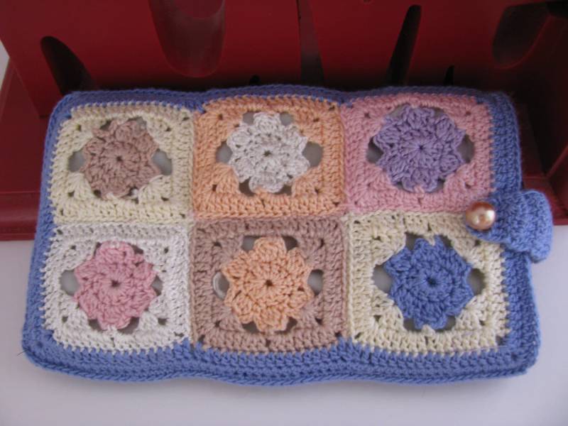 Best Buddy Handytasche Ii in Tiny Multicolour Grandma Squares  Komplett Gefüttert Best Buddy Handytasche Ii in Tiny Multicolour Grandma Squares  Komplett Gefüttert von MGLDesigns