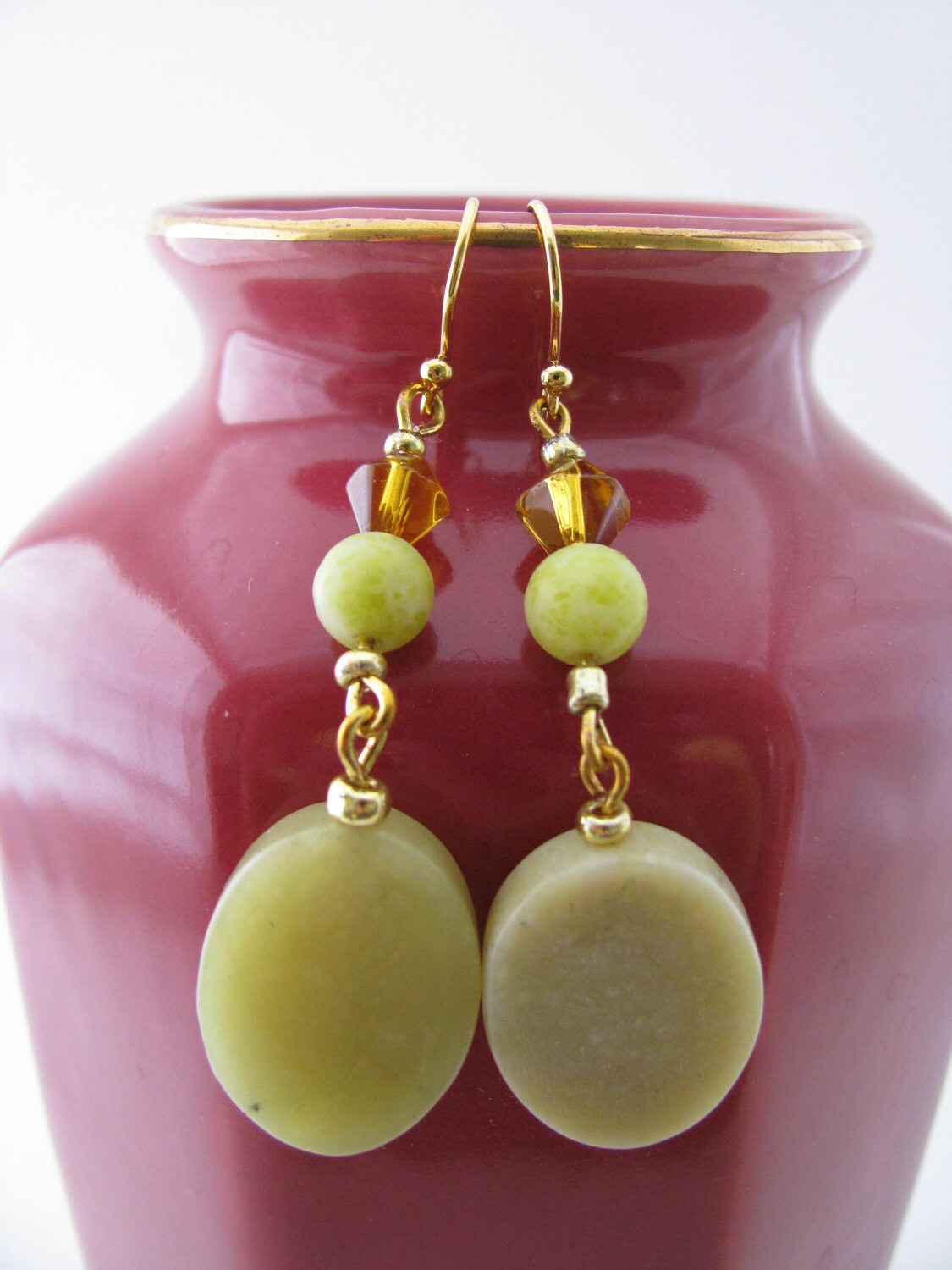 Oliv New Jade Ohrringe 14 Karat Vergoldet Haken/Modeschmuck Grüne von MGLDesigns