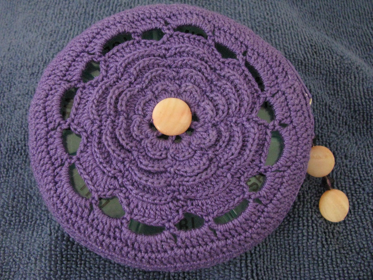 Süßes Mittel Gehäkelte Pillentasche in Violett/Medizintasche Pillen Organizer Handgemacht Gehäkelt Versandfertig von MGLDesigns