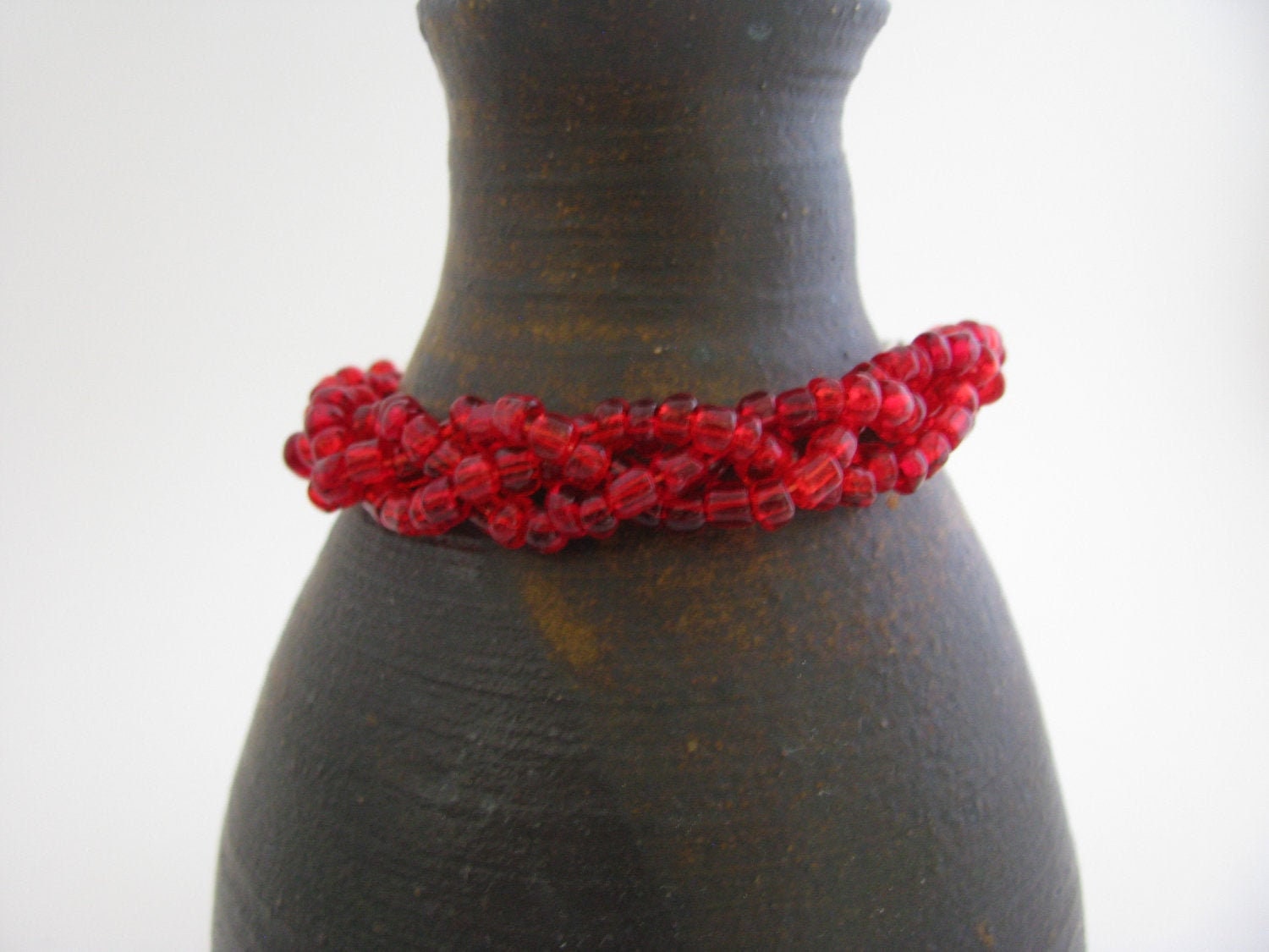 Zartes Geflochtenes Rotes Armband Mit Antiksilbernem Verschluss/Modeschmuck Rotes Versandfertig Handgemachter Schmuck Zartes Geflochtenes Rotes Armband Mit Antiksilbernem Verschluss/Modeschmuck Rotes Versandfertig Handgemachter Schmuck von MGLDesigns
