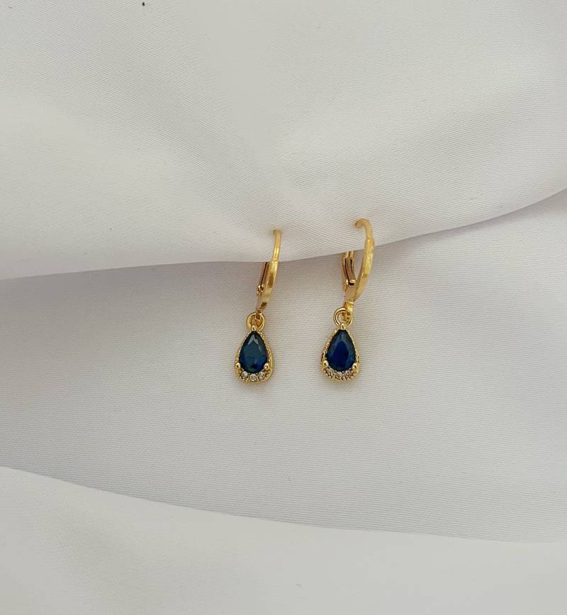 Kleine Creolen Mit Blauem Glitzerstein Anhänger - Zirkonia Ohrringe Tropfen Geschenk Für Sie von MIAxMINA