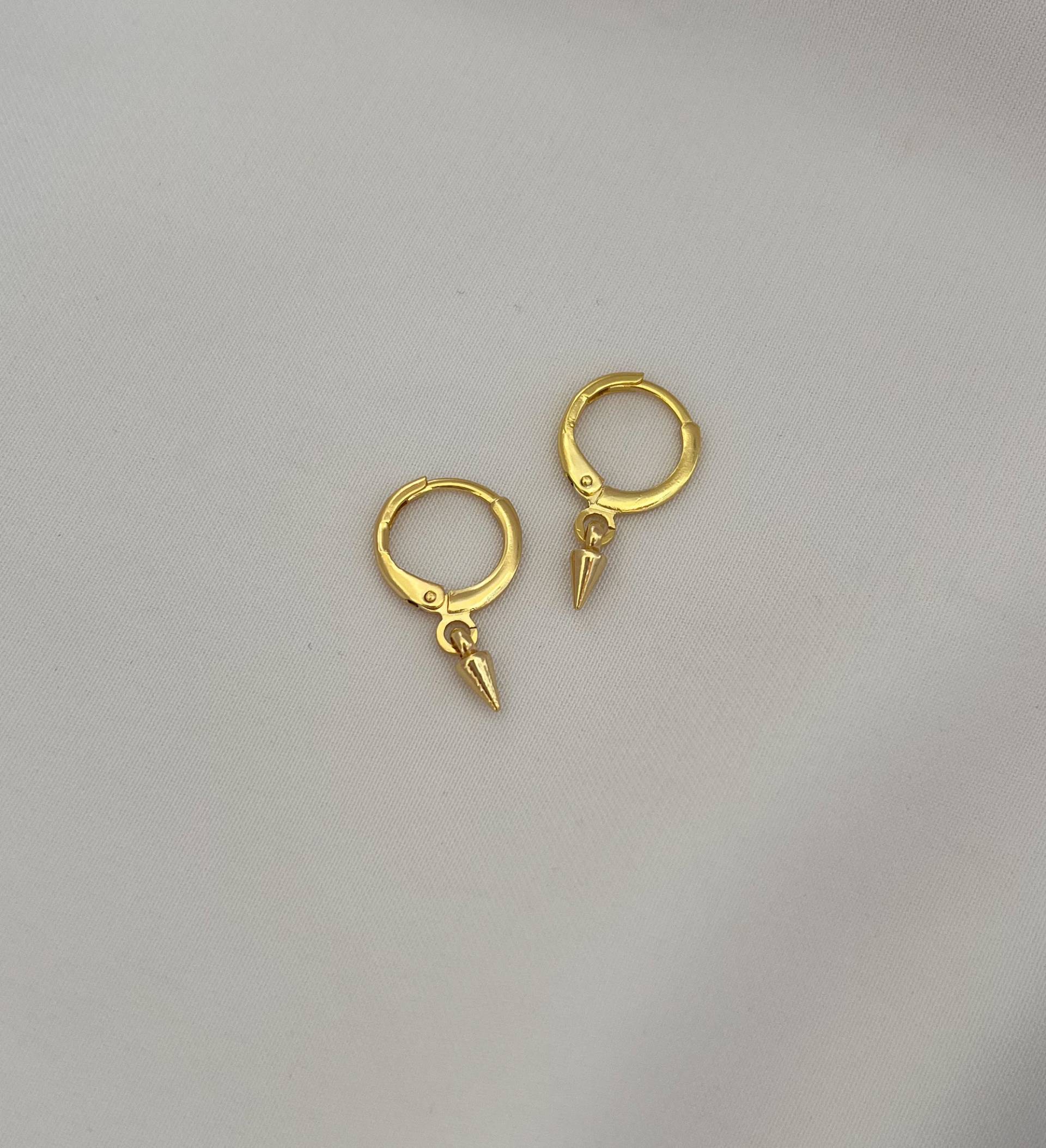 Kleine Creolen Mit Mini Spike Anhänger - Goldene Charm Ohrringe Spitzer Geschenk Für Sie Ihn Boho von MIAxMINA