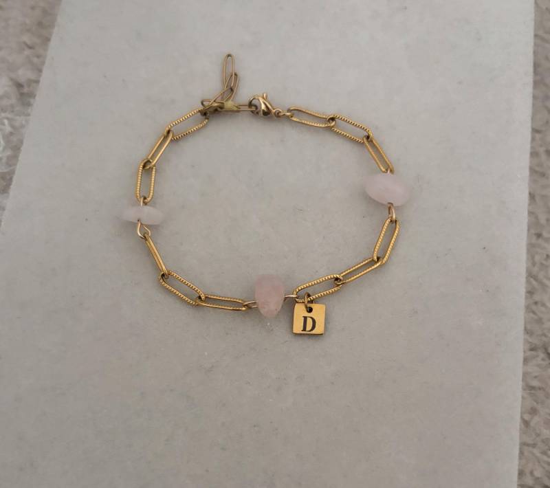 Personalisiertes Initial Armband Mit Perlendetail, Gravur Plättchen Anhänger, Geschenk Für Frau, Beste Freundin, Geburtstag von MIAxMINA