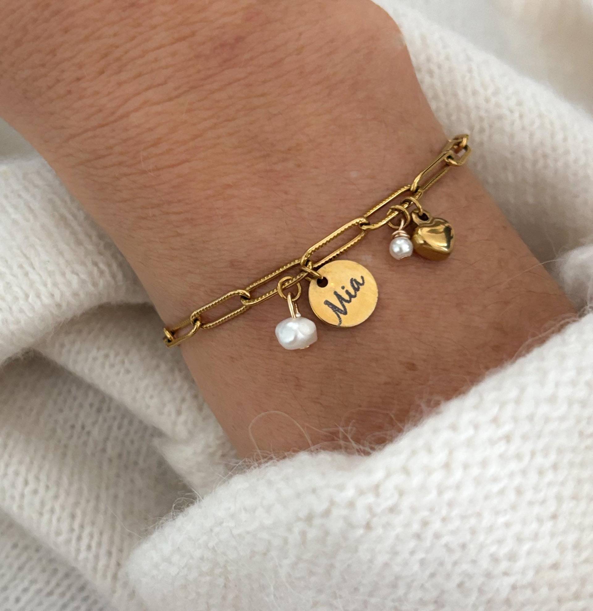 Personalisiertes Perlen Armband in Gold, Namens Gravur Mit Plättchen Anhänger, Geschenk Für Frau, Beste Freundin, Geburtstag Personalisiertes Perlen Armband in Gold, Namens Gravur Mit Plättchen Anhänger, Geschenk Für Frau, Beste Freundin, Geburtstag von MIAxMINA