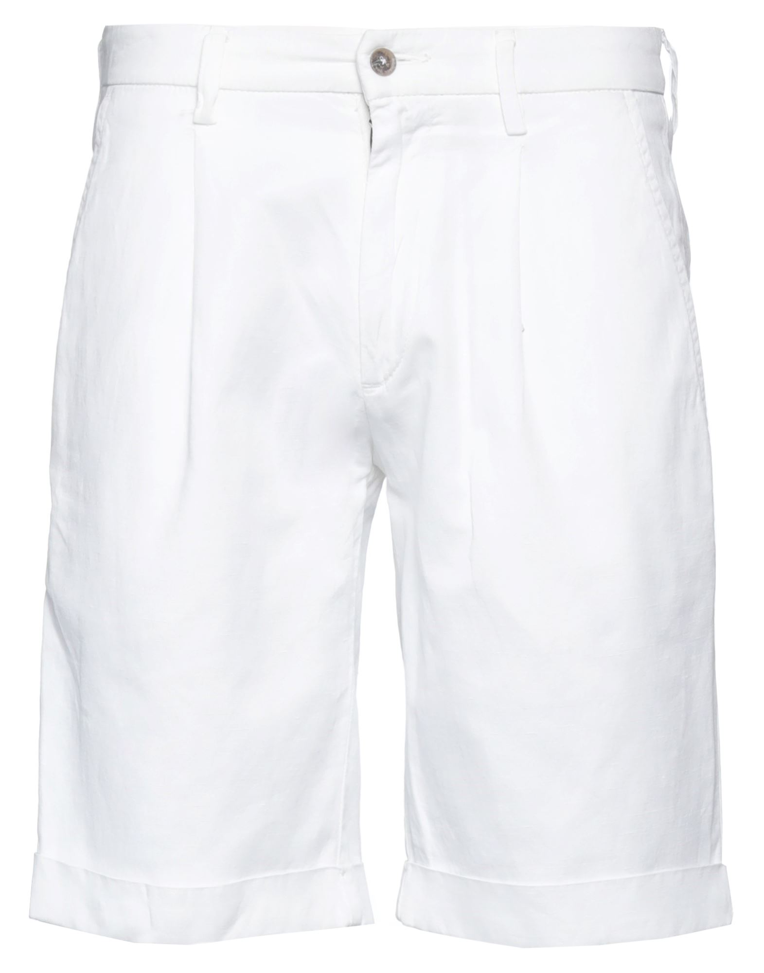MICHAEL COAL Shorts & Bermudashorts Herren Weiß von MICHAEL COAL