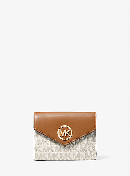 MK Trifold-Brieftasche Carmen Medium Aus Leder Und Logostoff Mit Umschlag - Natur - Michael Kors von MICHAEL Michael Kors