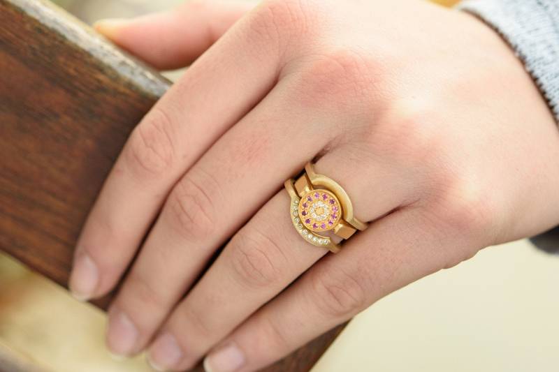 Rosa Saphir Diamant Eheringe von MICHALBENDZEL