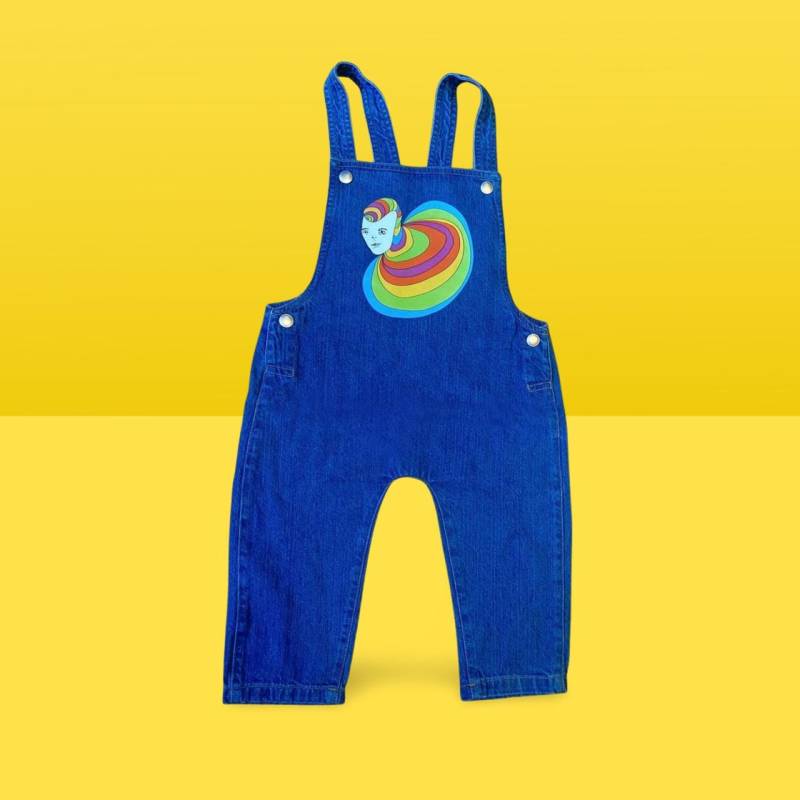 100% Bio-Baumwolle Denim Latzhose Mit Origineller Milja Illustration von MILJADesigns