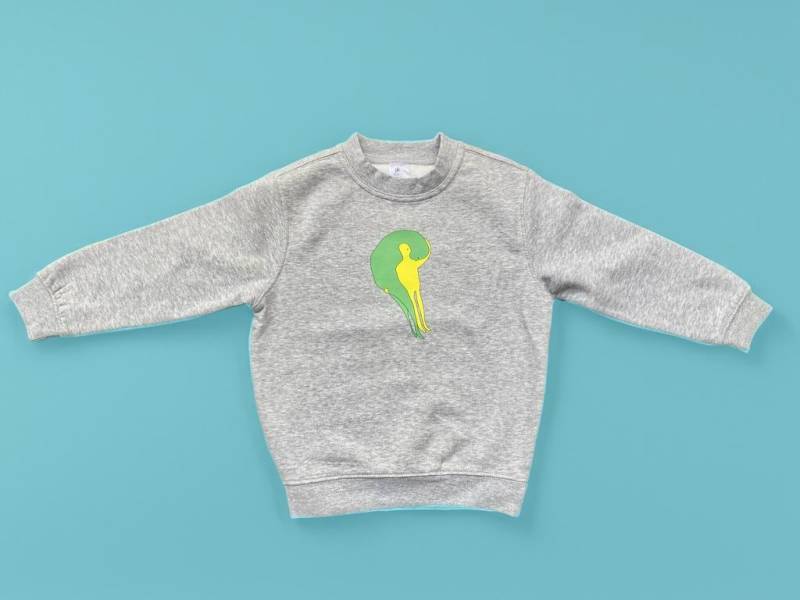 Cooler Nachhaltiger Grau Melierter Kids-Sweater Mit Milja Illustration in 110/116 von MILJADesigns