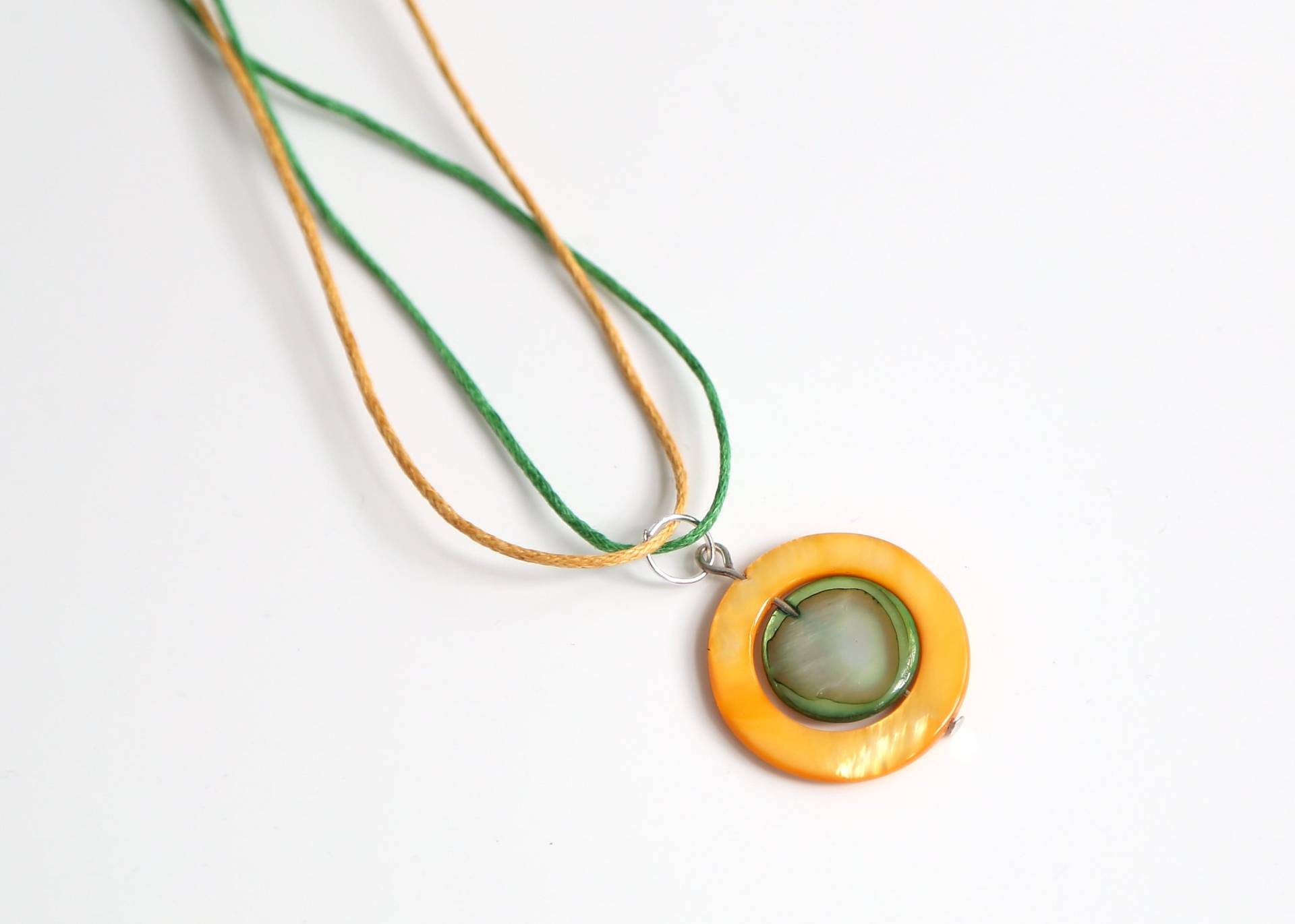 Perlmuttkette Art-Déco Gelb Grün Halskette Perlmuttperlen Kette Perlmuttschmuck Perlmuttkette Art-Déco Gelb Grün Halskette Perlmuttperlen Kette Perlmuttschmuck von MILORADschmuck