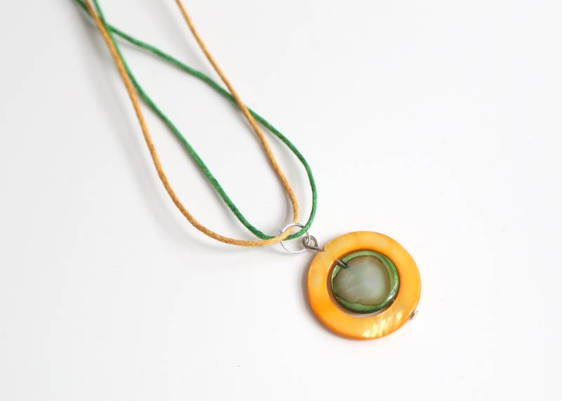 Perlmuttkette Art-Déco Gelb Grün Halskette Perlmuttperlen Kette Perlmuttschmuck Perlmuttkette Art-Déco Gelb Grün Halskette Perlmuttperlen Kette Perlmuttschmuck von MILORADschmuck