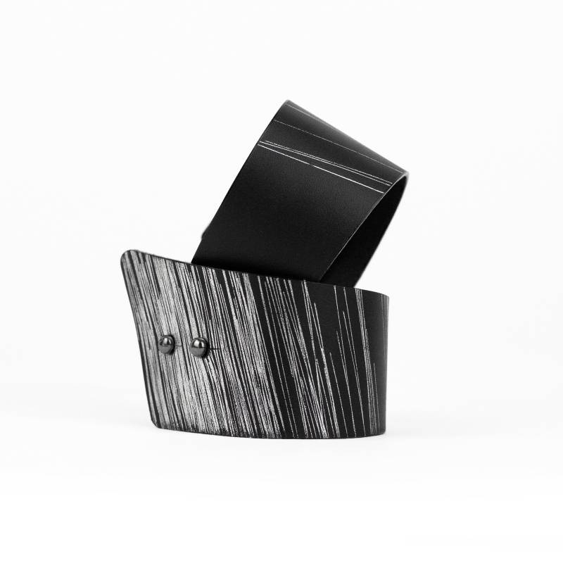 Damen Echtleder Ledermanschette Breit Armreifen Armreife Schwarz Und Silber von MIMIKRIDesign