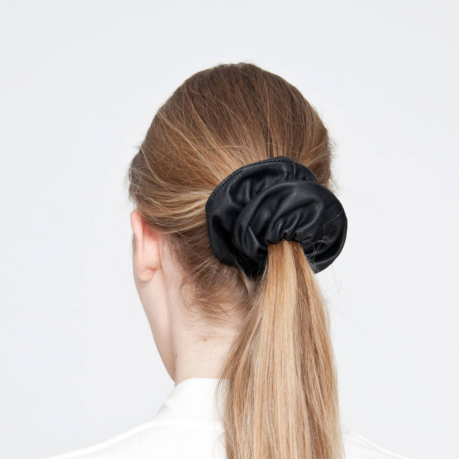 Echtleder Scrunchie/Schwarze Recycelte Leder Haargummis Designer von MIMIKRIDesign