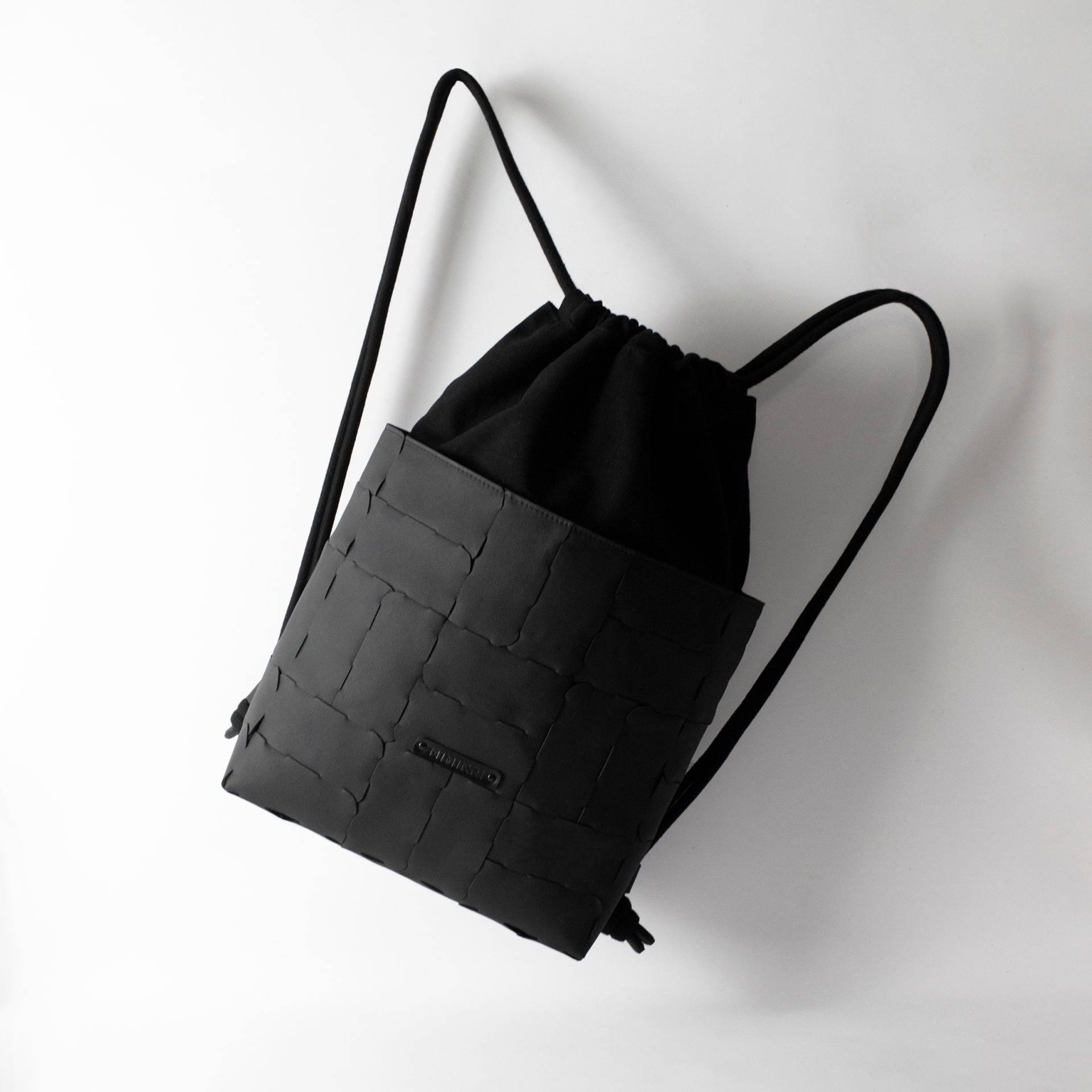 Schwarzer Rucksack Aus Schwarzem Leder, Designer Turnbeutel, Recyceltes Leder Und Canvas-Turnbeutel von MIMIKRIDesign