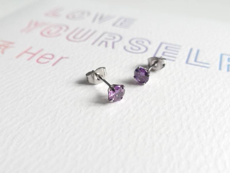 Bts Inspirierte Ohrringe Mit Lila Zirkonia | Ohrstecker Aus Edelstahl Bts Inspirierte Ohrringe Mit Lila Zirkonia | Ohrstecker Aus Edelstahl von MIMUCpurple