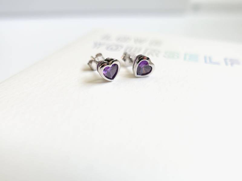 Bts Ohrringe Mit Lila Herzen Aus Zirkonia Und Ohrsteckern 925Er Silber Bts Ohrringe Mit Lila Herzen Aus Zirkonia Und Ohrsteckern 925Er Silber von MIMUCpurple