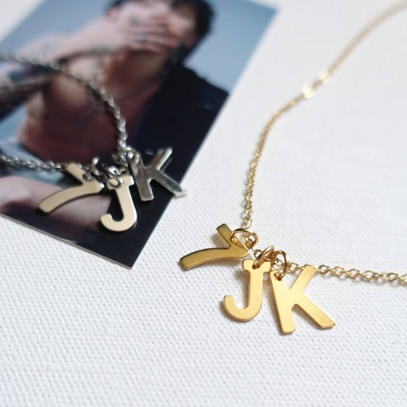 Jungkook Seven Inspirierte Halskette Mit 3 Anhängern Aus Edelstahl | Bts Jk Inspired Merch Jungkook Seven Inspirierte Halskette Mit 3 Anhängern Aus Edelstahl | Bts Jk Inspired Merch von MIMUCpurple