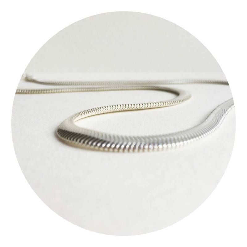 sterling Silber Flache Schlange Kette Minimalist Halskette sterling Silber Flache Schlange Kette Minimalist Halskette von MINIMAJewellery