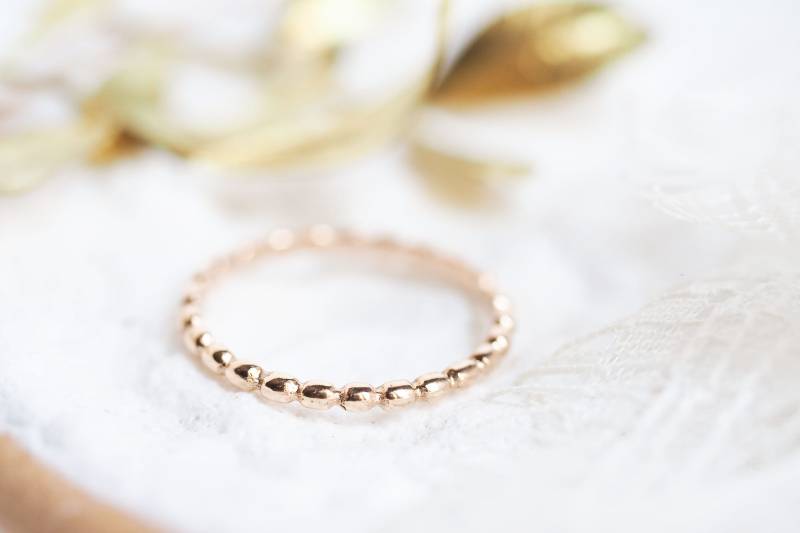 Bubble Rose Gold Ehering, 14K Massiver Dot Ring, Zierliche Dünne Stapelring, Kiesel Jahrestag Geschenk Für Sie von MINKARA