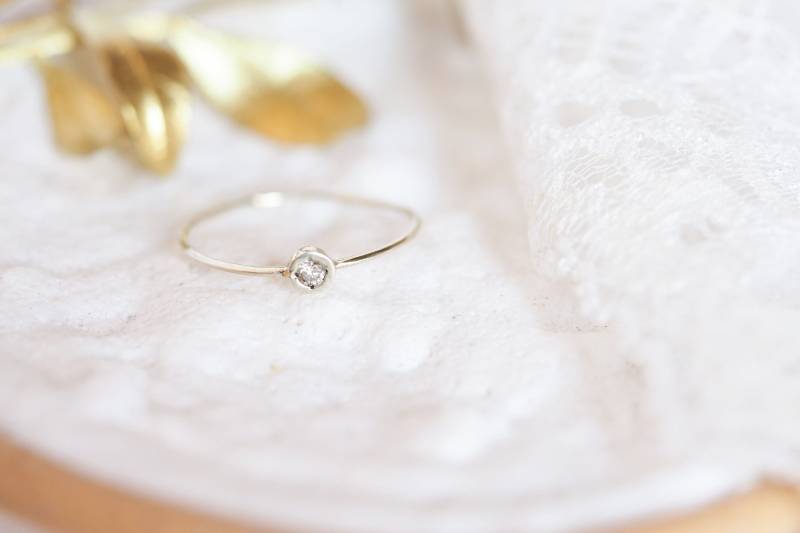 Zierliche Diamant Ring. Skinny Lünette Ring Set. Schlichter Diamantring. Kleine Verlobung. Minimaler Dünner von MINKARA