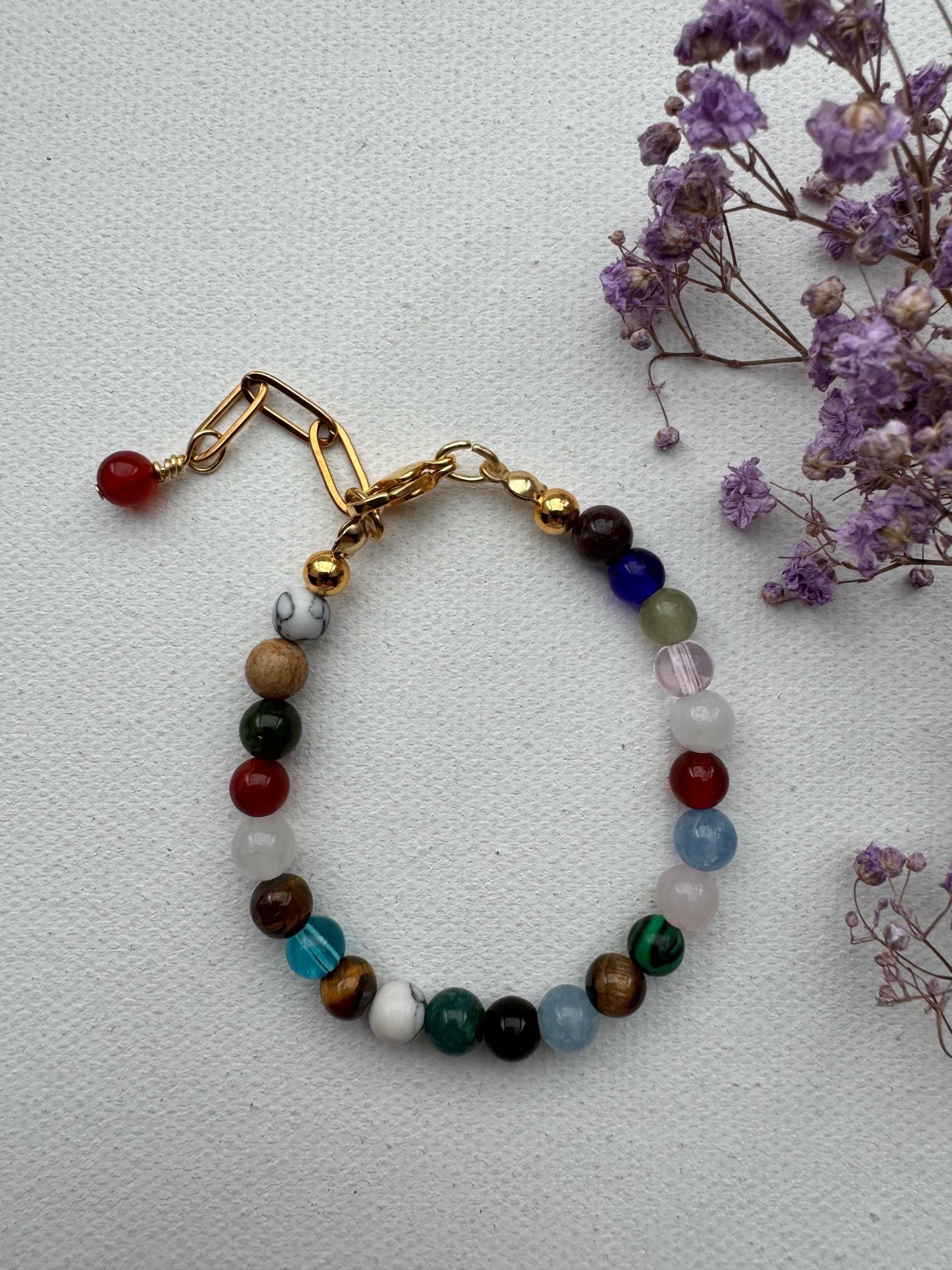 Buntes Edelstein-Armband Mit Vergoldetem Verschluss - Naturstein Schmuck, Verstellbar, Geschenk Für Sie, Handgemacht, Unikat Buntes Edelstein-Armband Mit Vergoldetem Verschluss - Naturstein Schmuck, Verstellbar, Geschenk Für Sie, Handgemacht, Unikat von MINNAKFINEJEWELRY
