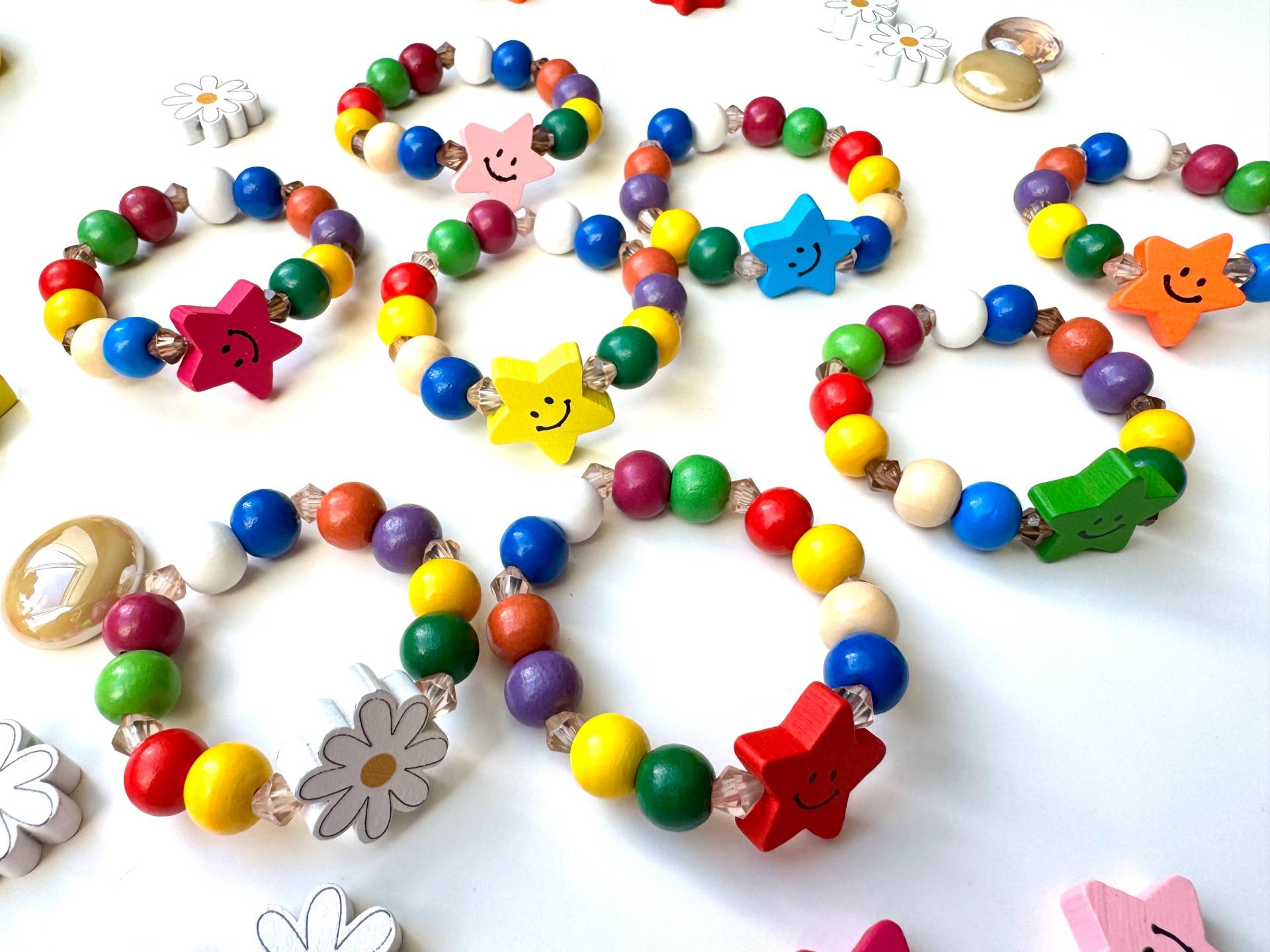 Buntes Kinder Armband Mit Holzperlen, Kristallperlen & Stern Oder Gänseblümchen Anhänger - Länge Individuell Geschenk Idee Buntes Kinder Armband Mit Holzperlen, Kristallperlen & Stern Oder Gänseblümchen Anhänger - Länge Individuell Geschenk Idee von MINNAKFINEJEWELRY