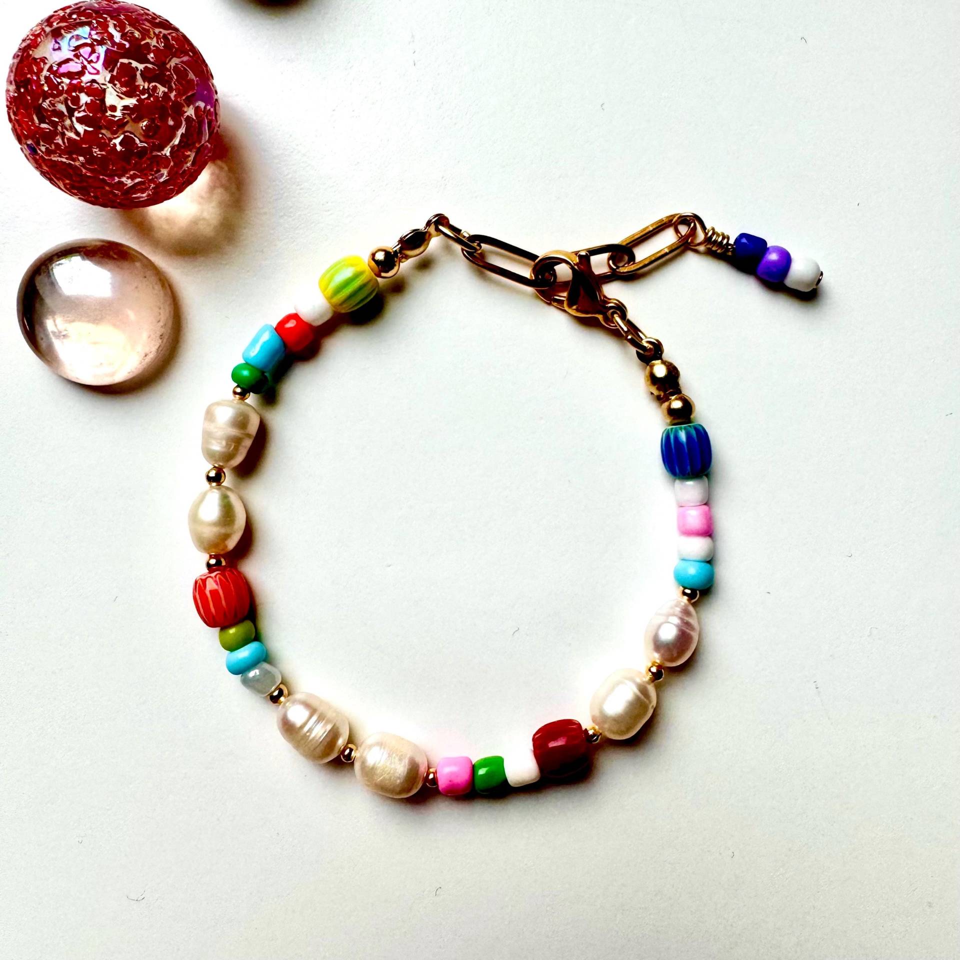 Buntes Miyuki Armband Mit Süßwasserperlen & Gold Details - Handgefertigt, Geschenk Für Sie, Zarter Boho Schmuck von MINNAKFINEJEWELRY