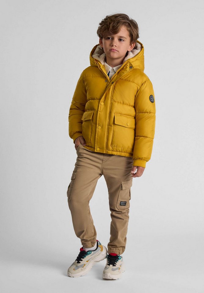 MINOTI Winterjacke Steppjacke mit fester Kapuze (9m-8y) trendiger Aufnäher am Ärmel von MINOTI