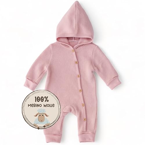 MIRARI Kids Wolloverall Baby Wollfleece Anzug | 100% Fleecewolle | Herbst Winter Erstausstattung | mit Knöpfen und Kapuze von MIRARI Kids