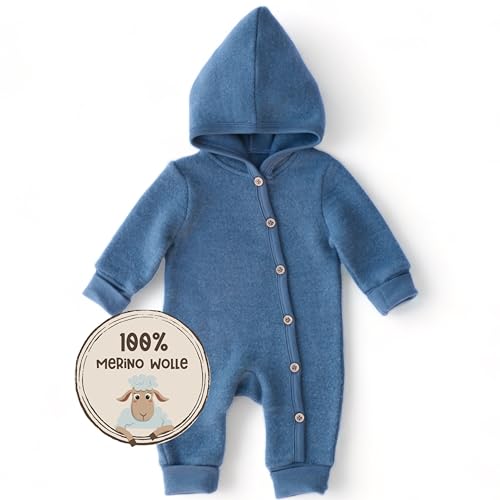 MIRARI Kids Wolloverall Baby Wollfleece Anzug | 100% Fleecewolle | Herbst Winter Erstausstattung | mit Knöpfen und Kapuze von MIRARI Kids