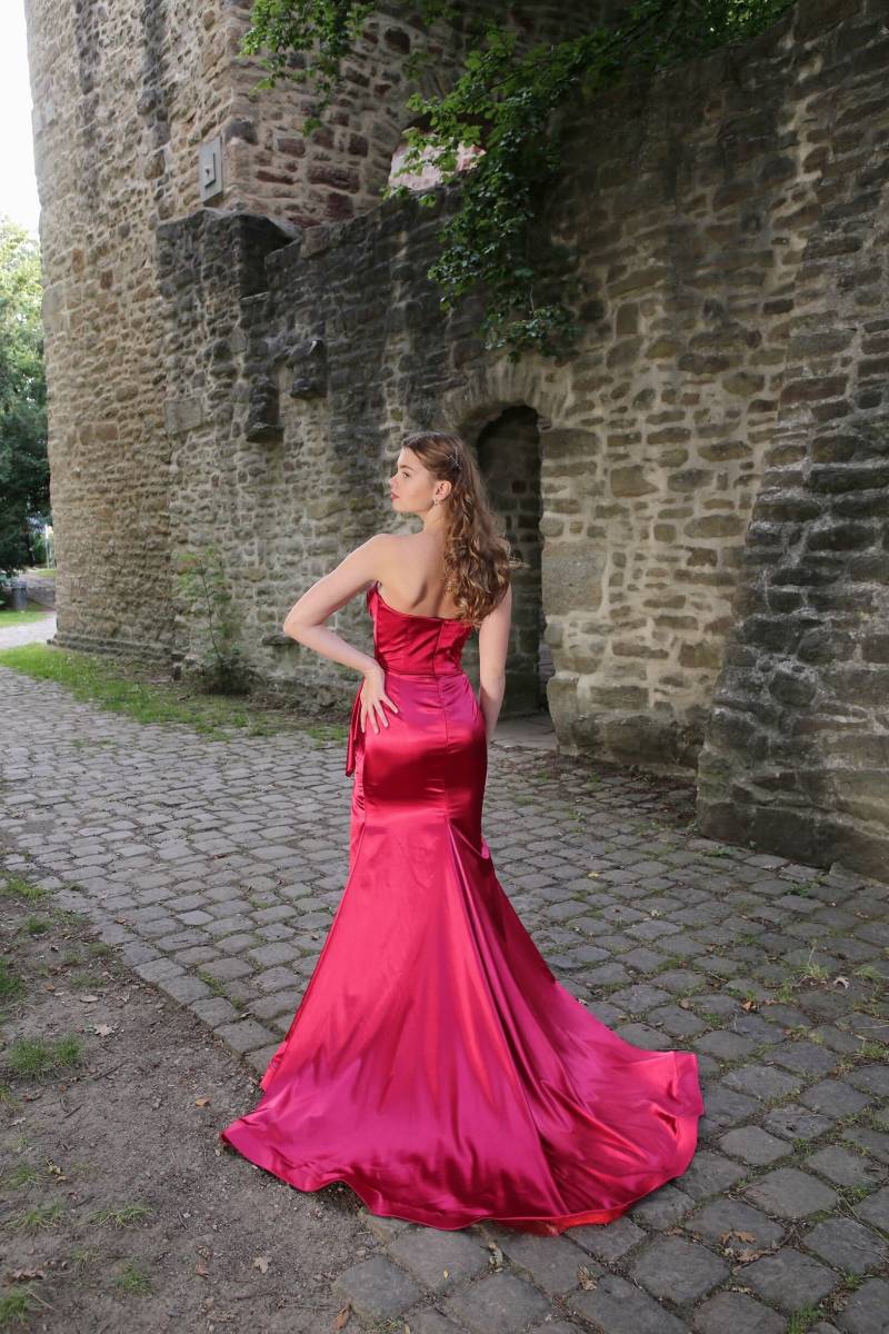 Ruby Red Ruby Red von MIRAvonMEMIA